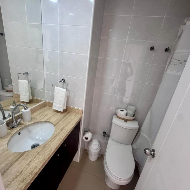 Comodo departamento a pasos de la playa - Two-Bedroom Apartment - 11