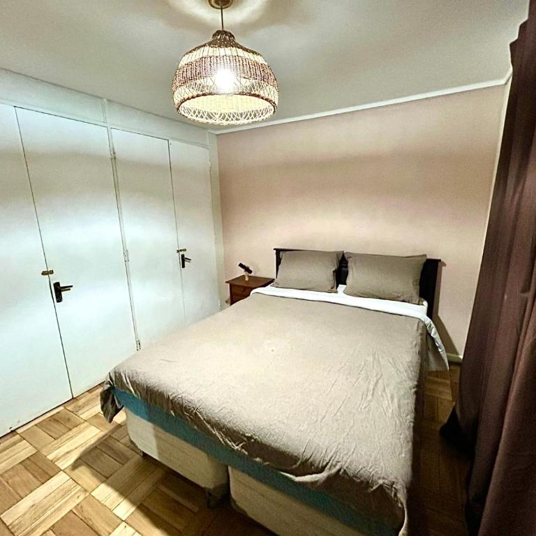 Habitación privada con estacionamiento - Sector Los Dominicos - Double Room with Private Bathroom - 23