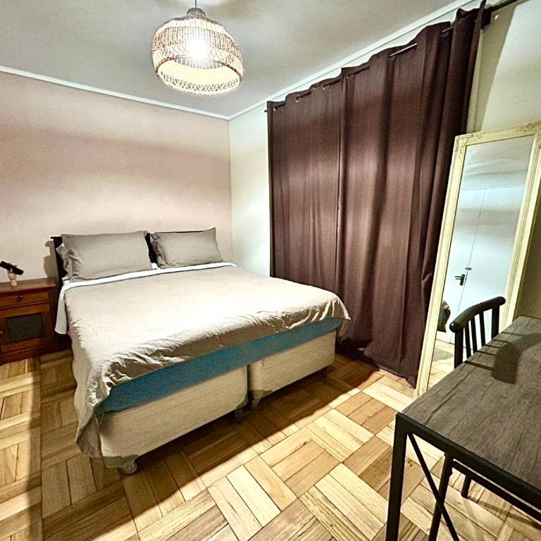 Habitación privada con estacionamiento - Sector Los Dominicos - Double Room with Private Bathroom - 2