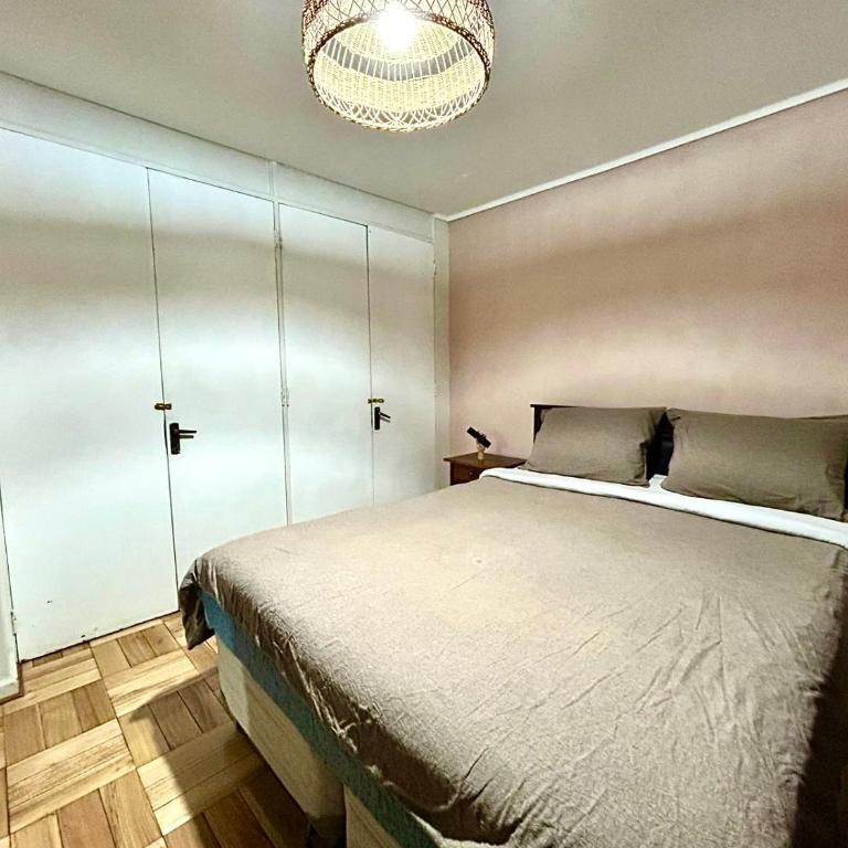 Habitación privada con estacionamiento - Sector Los Dominicos - Double Room with Private Bathroom - 22