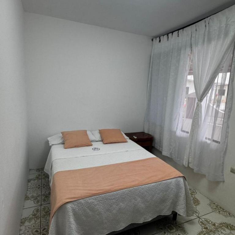 Hostal Brisas Del Mar - Habitación Deluxe con cama extragrande - 6