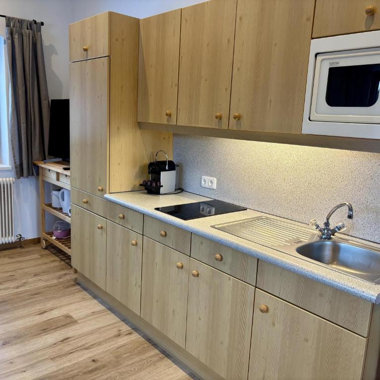 Landhaus Barbara - Two-Bedroom Apartment with Shower - 19