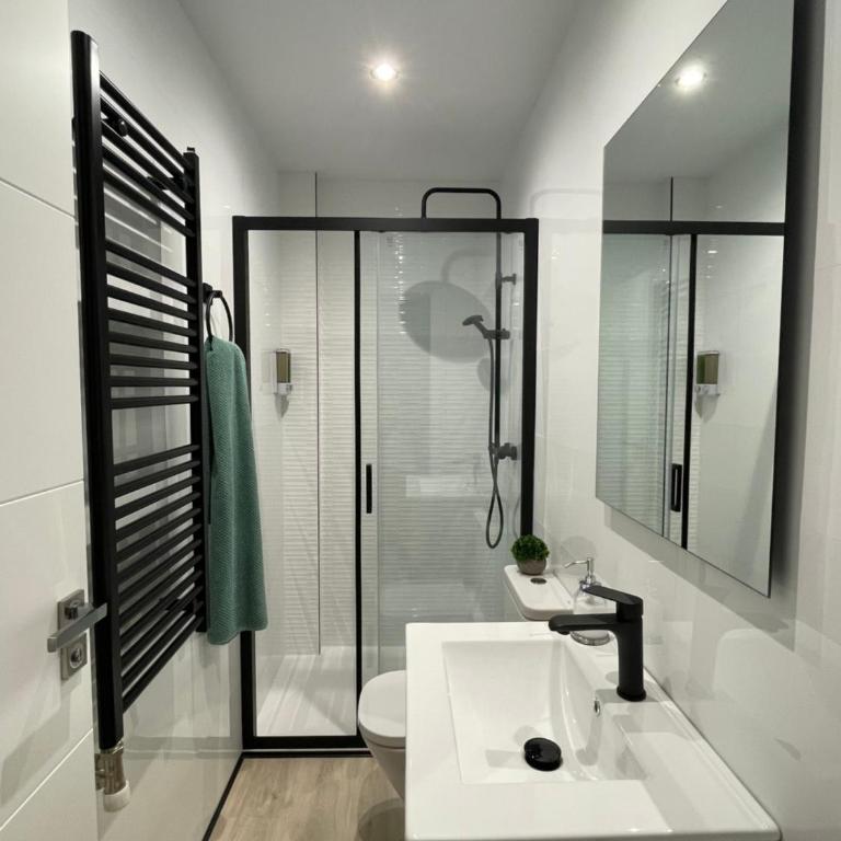 Hogar de 3 dormitorios acogedores - Three-Bedroom Apartment - 3