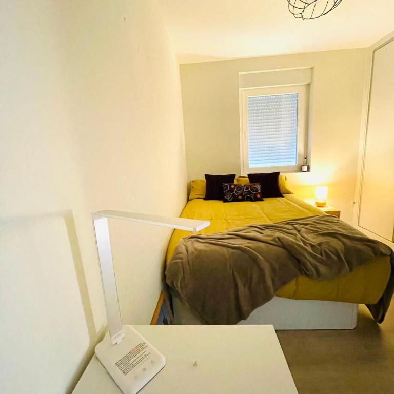 Hogar de 3 dormitorios acogedores - Three-Bedroom Apartment - 11