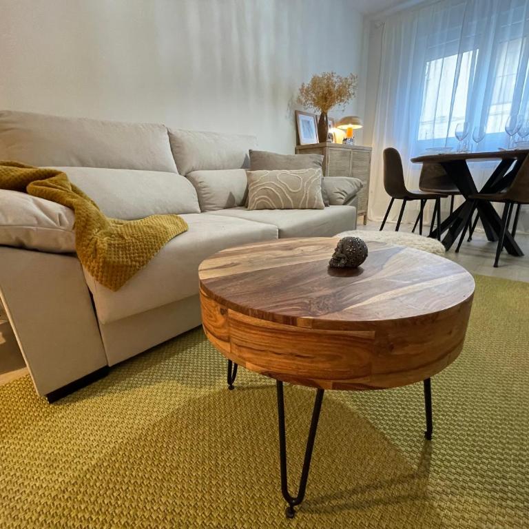 Hogar de 3 dormitorios acogedores - Three-Bedroom Apartment - 1