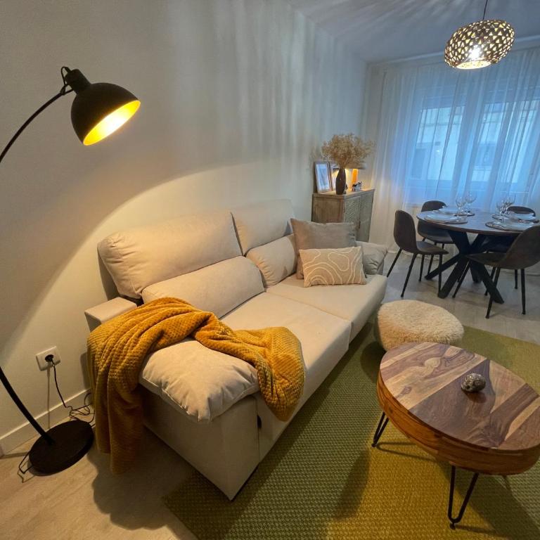 Hogar de 3 dormitorios acogedores - Three-Bedroom Apartment - 23