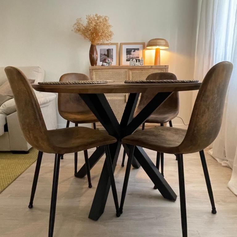 Hogar de 3 dormitorios acogedores - Three-Bedroom Apartment - 45