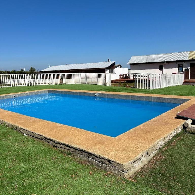 Cabaña con Piscina y Quincho en Laguna Verde - Four-Bedroom House - 2