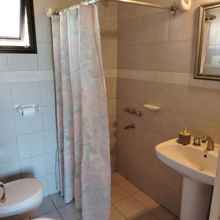 Hermosa Casa frente al Rio en Quequen - Two-Bedroom House - 9