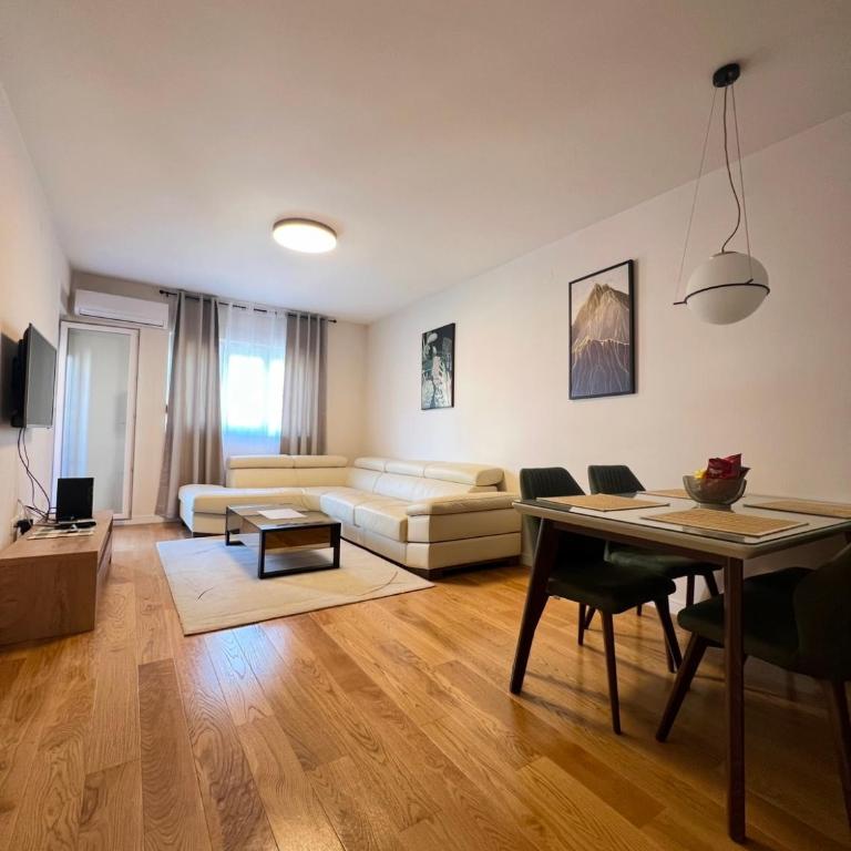 White Homes 1BR - Central Point - One-Bedroom Superior Apartment - 1