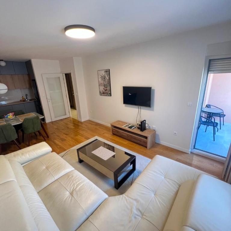 White Homes 1BR - Central Point - One-Bedroom Superior Apartment - 10