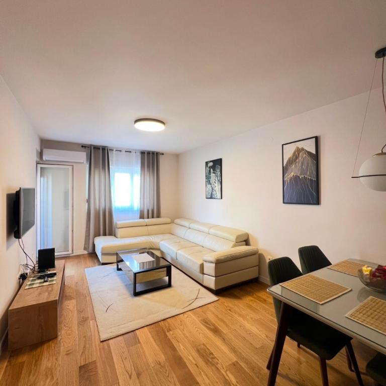 White Homes 1BR - Central Point - One-Bedroom Superior Apartment - 11