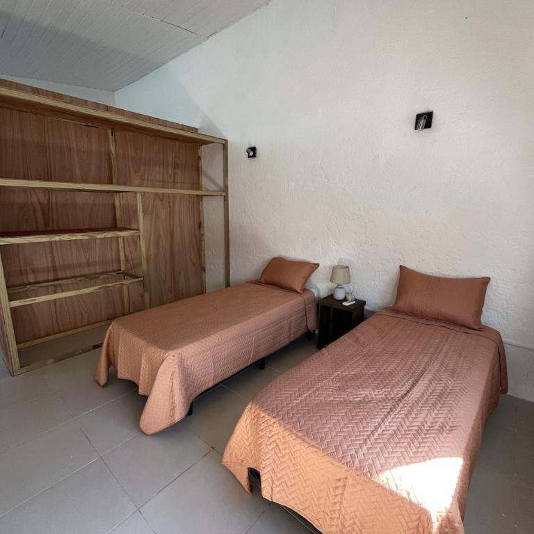 Cozy Guesthouse with Pool - 1 Block to Beach - Casa de 2 dormitorios - 2