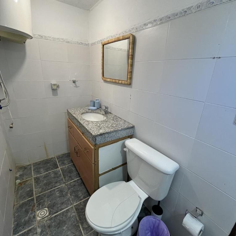 Cozy Guesthouse with Pool - 1 Block to Beach - Casa de 2 dormitorios - 4