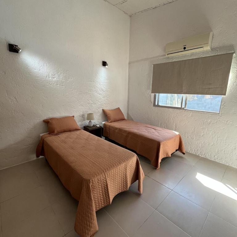 Cozy Guesthouse with Pool - 1 Block to Beach - Casa de 2 dormitorios - 7