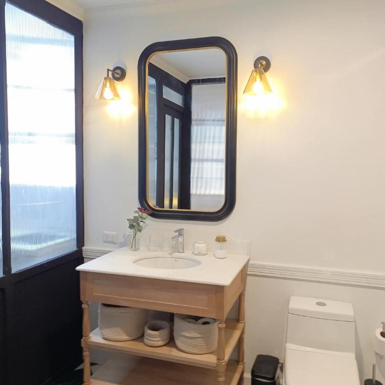 DeptoClub - Victoria Subercaseaux - Double Room with Private Bathroom - 8
