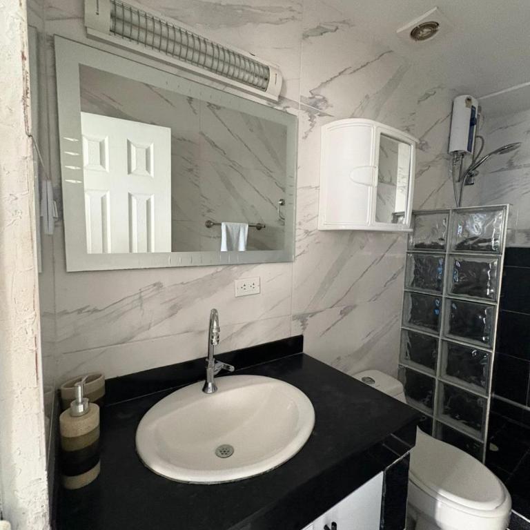 MnM Vacation Rentals - One-Bedroom Apartment - 8