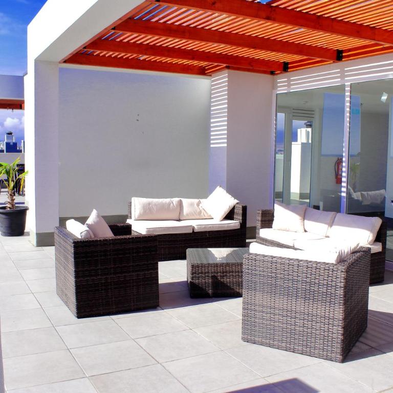 Departamento 8vo piso con piscina con orientación oriente cercano a playa El Faro - Two-Bedroom Apartment - 8