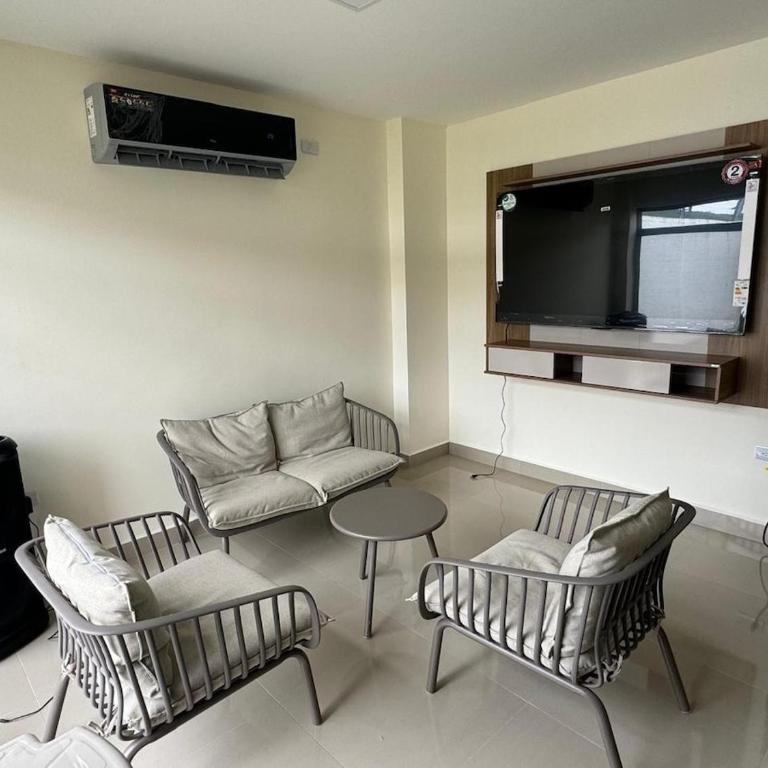 Confortable casa independiente - Three-Bedroom House - 1