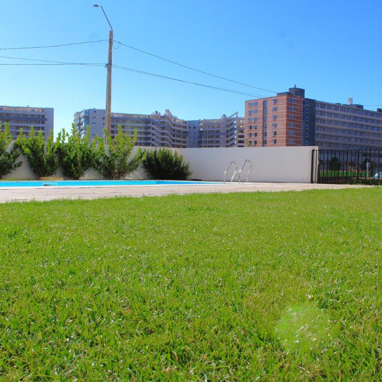 Dpto tercer piso con piscina cerca de Playa el Faro - Two-Bedroom Apartment - 11
