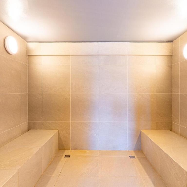 Exclusive 2BR en Morros Eos with Pool & Parking - Two-Bedroom Apartment - 6