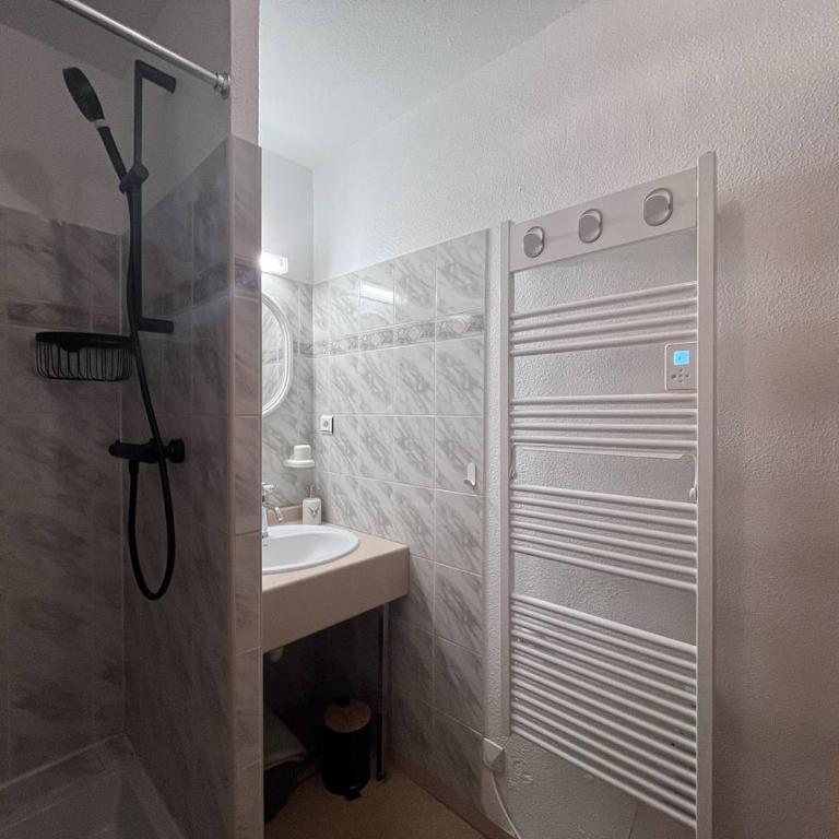 Appartement calme avec parking au centre de Cauterets - FR-1-812-153 - Appartement - 4