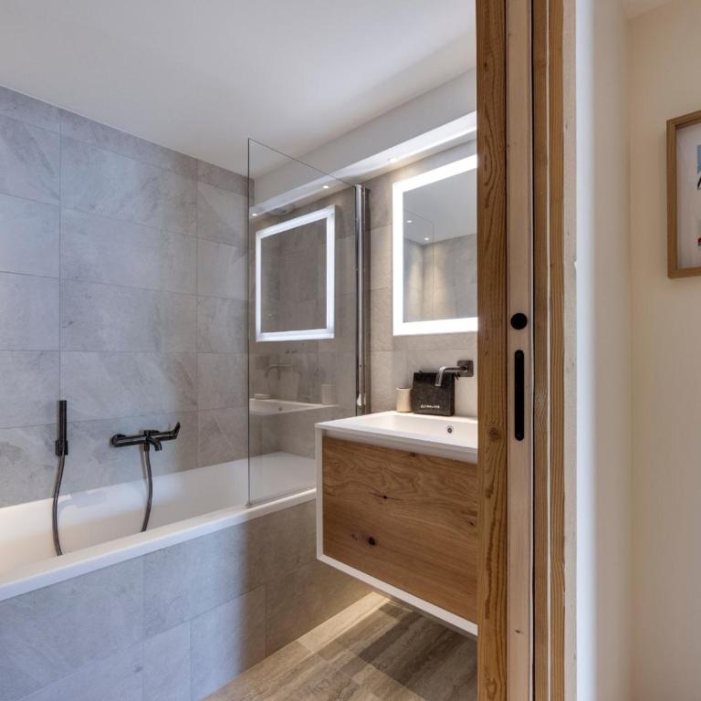 Duplex haut de gamme près du centre de Val d'Isère, 4 chambres, parking - FR-1-567-142 - Appartement - 8