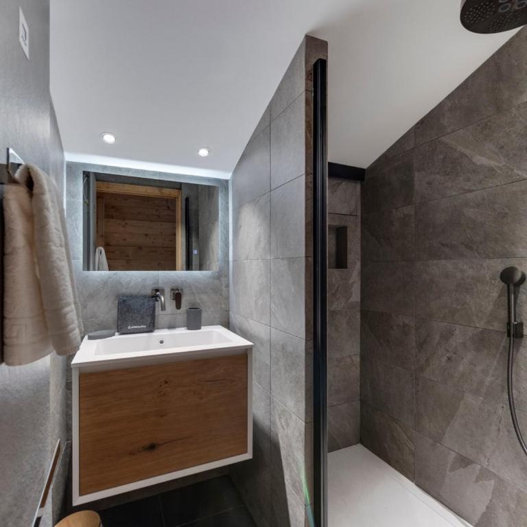 Duplex haut de gamme près du centre de Val d'Isère, 4 chambres, parking - FR-1-567-142 - Appartement - 10