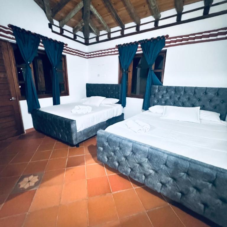 Hostal Villa de Leyva - Quadruple Room with Private Bathroom - 3