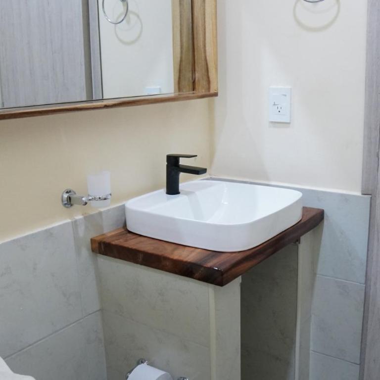 Nómada Private Rooms - Near Santa Marta Center - Double Room (1 Adult + 1 Child) - 1