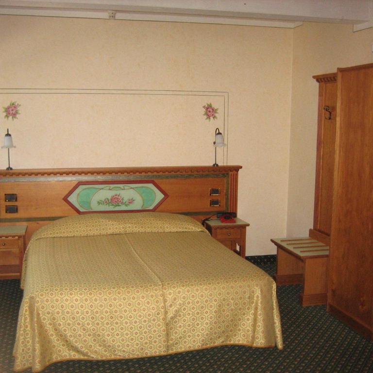 Hotel Ideal - Camera Matrimoniale Classic - 9