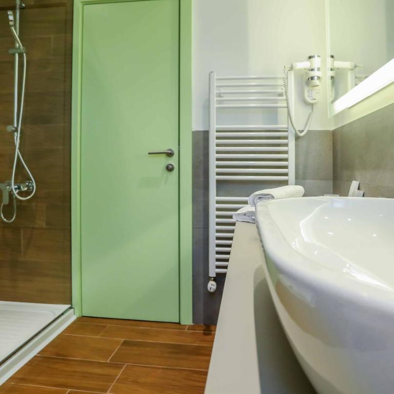Hotel Grad - Deluks Dvokrevetna Soba sa Bračnim Krevetom/Zasebnim Krevetima i Pogledom na Grad - 8