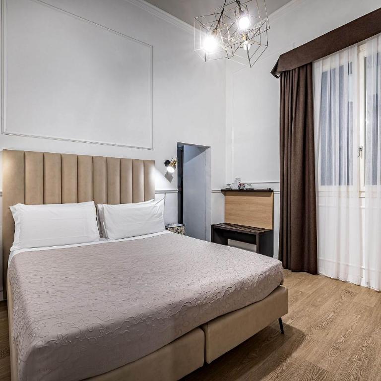 Residenza D'Epoca Al Numero 8 - Standard Double or Twin Room - 11