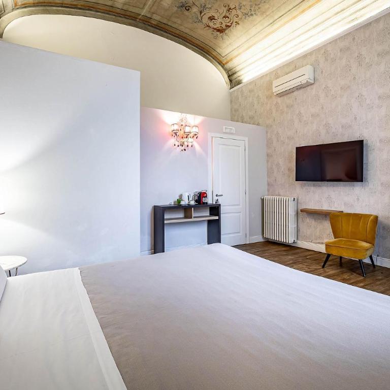 Residenza D'Epoca Al Numero 8 - Deluxe Double or Twin Room - 13
