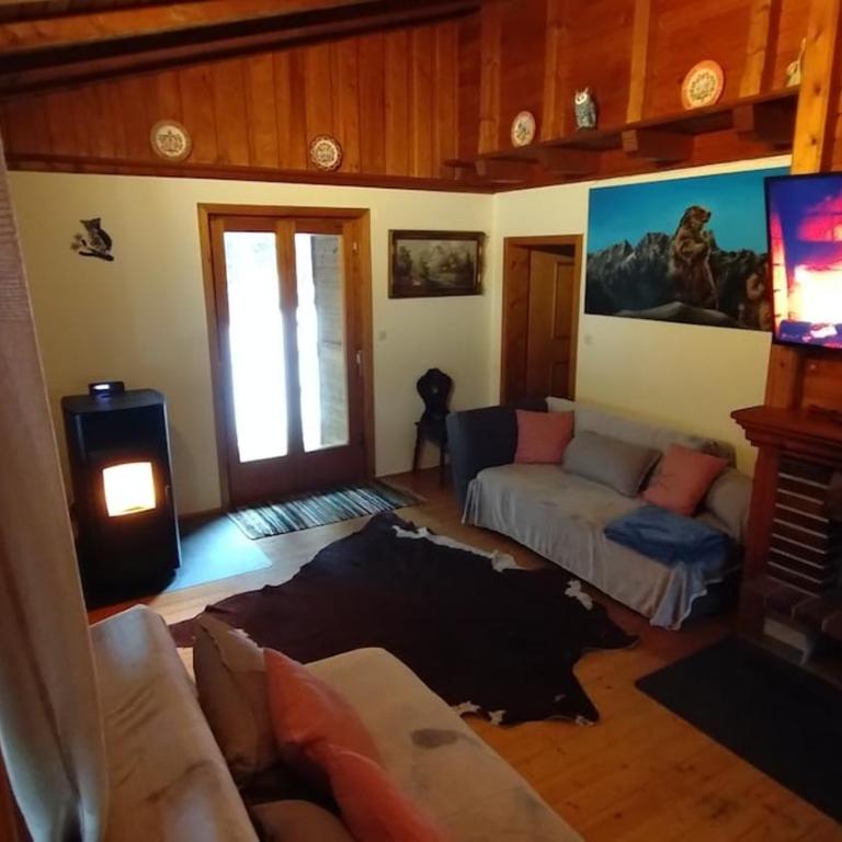 Kleine gemütliche Holzhütte ALLEINLAGE - WLAN bis 5 Personen - Haus mit 2 Schlafzimmern - 1