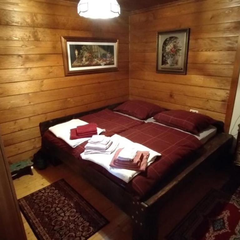 Kleine gemütliche Holzhütte ALLEINLAGE - WLAN bis 5 Personen - Haus mit 2 Schlafzimmern - 12