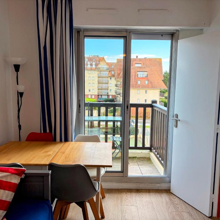 Ambiance marine, bel appartement avec vue mer, balcon, piscine et tennis - One-Bedroom Apartment - 11