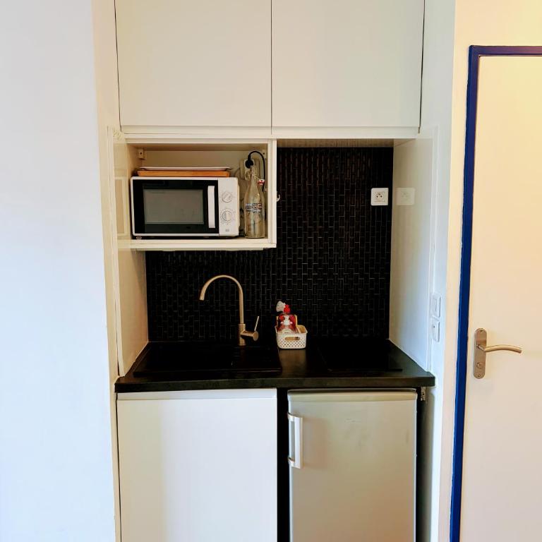 Ambiance marine, bel appartement avec vue mer, balcon, piscine et tennis - One-Bedroom Apartment - 10