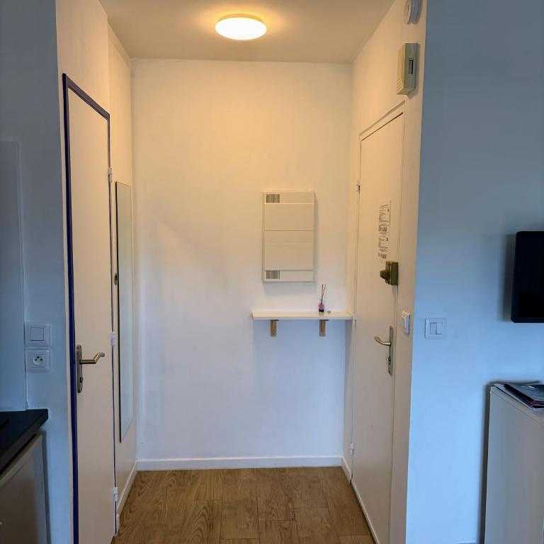 Ambiance marine, bel appartement avec vue mer, balcon, piscine et tennis - One-Bedroom Apartment - 9