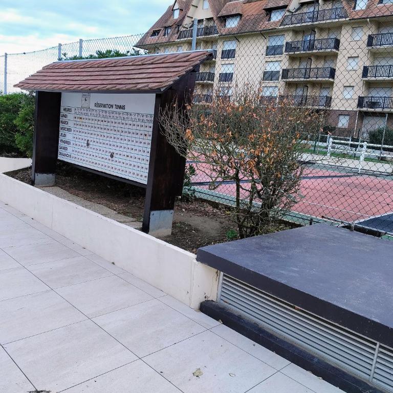 Ambiance marine, bel appartement avec vue mer, balcon, piscine et tennis - One-Bedroom Apartment - 19