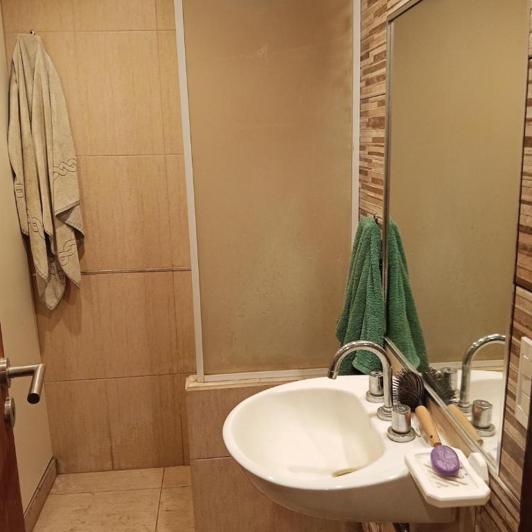 Depto de dos ambientes equipado con garage en la propiedad - Apartamento de 1 dormitorio - 1