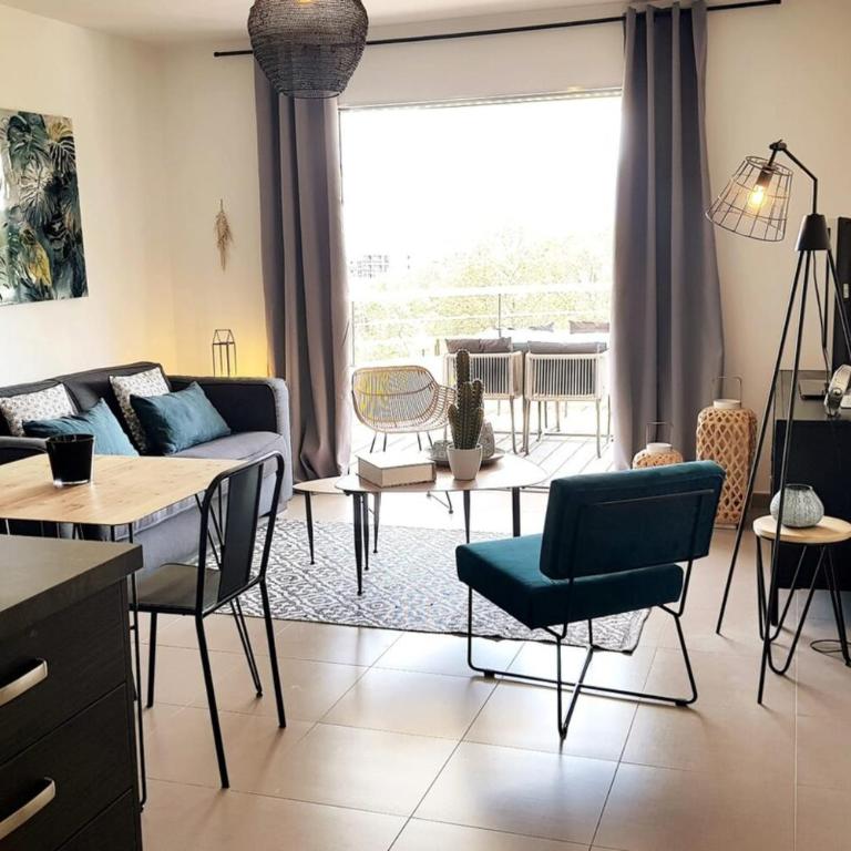 Beautiful modern 4-star apartment with swimming pool and Wi-Fi - Apartment - 6
