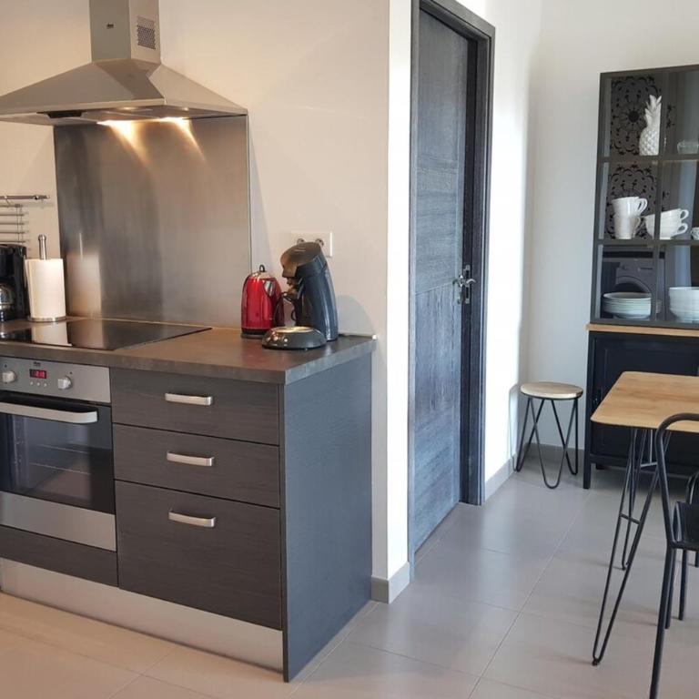 Beautiful modern 4-star apartment with swimming pool and Wi-Fi - Apartment - 9