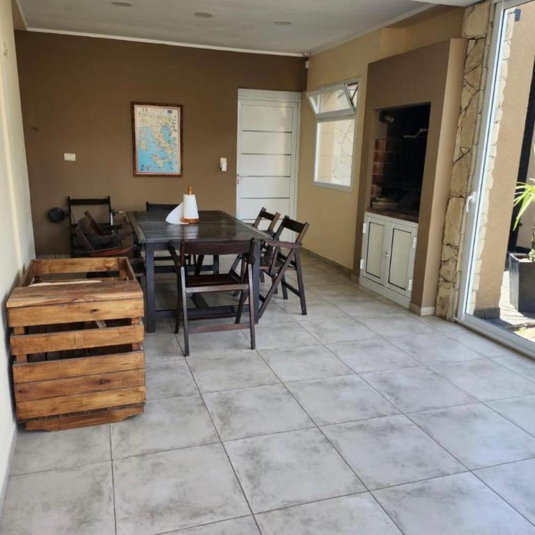 Casa de temporada en necochea disponible febrero y marzo - Three-Bedroom House - 7