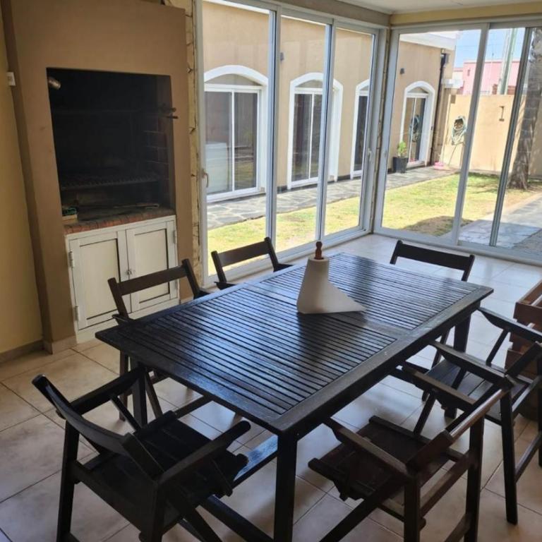 Casa de temporada en necochea disponible febrero y marzo - Three-Bedroom House - 10
