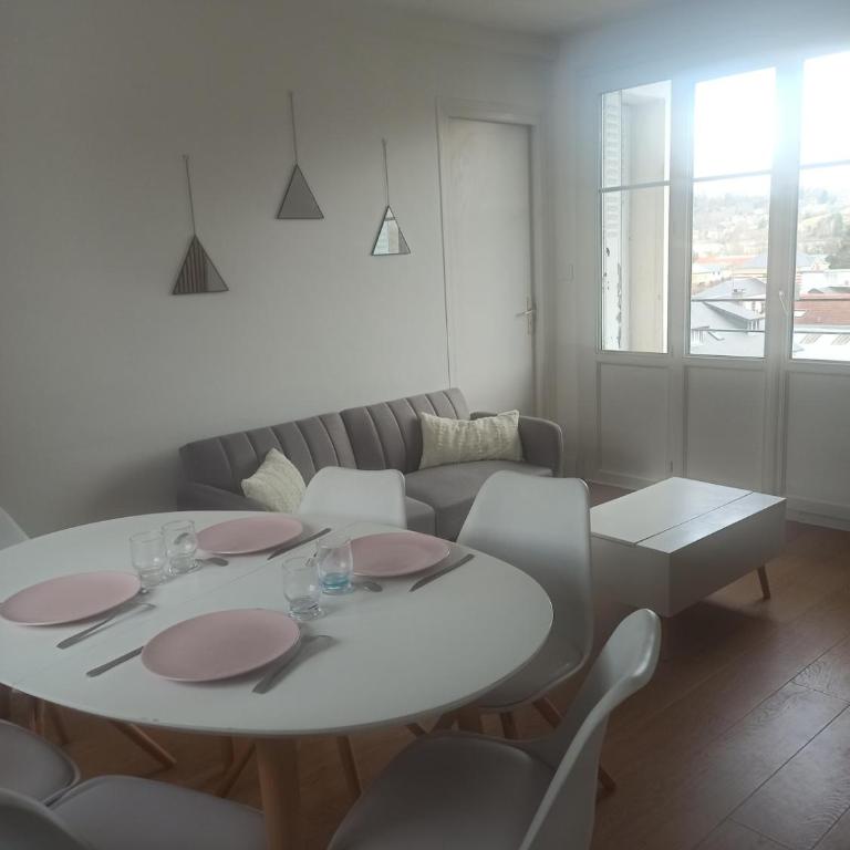 charmant appartement 3 chambres, très lumineux - Three-Bedroom Apartment - 10