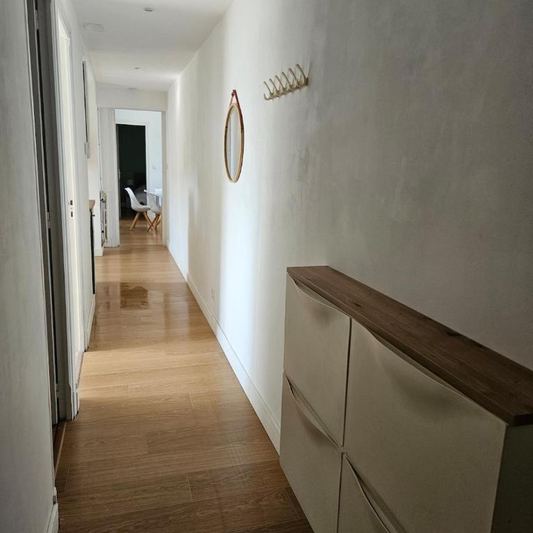 charmant appartement 3 chambres, très lumineux - Three-Bedroom Apartment - 11