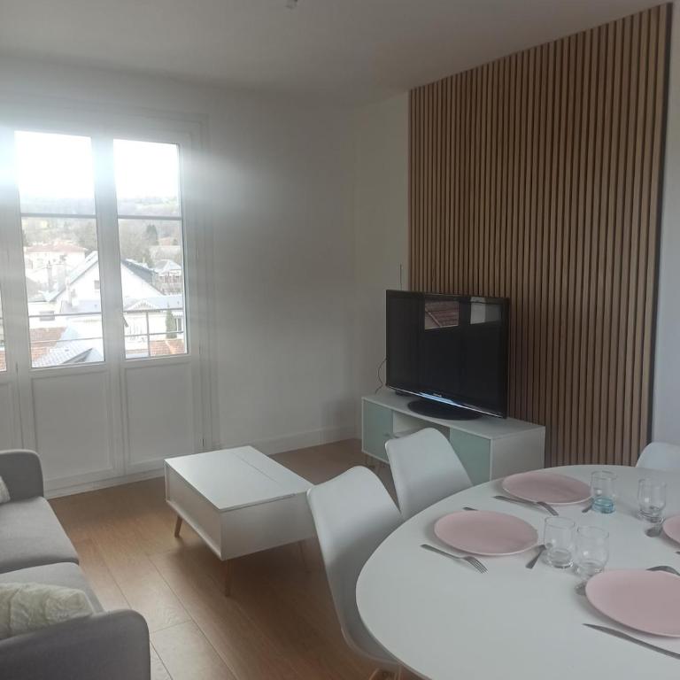 charmant appartement 3 chambres, très lumineux - Three-Bedroom Apartment - 12