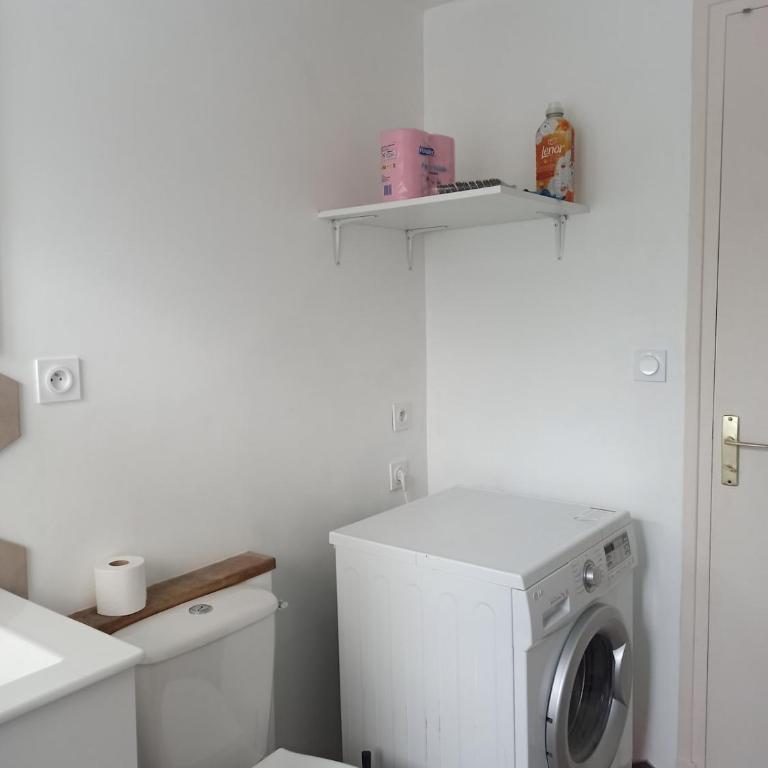 charmant appartement 3 chambres, très lumineux - Three-Bedroom Apartment - 16