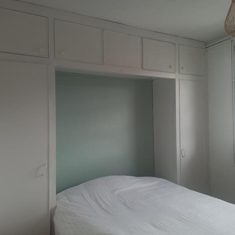 charmant appartement 3 chambres, très lumineux - Three-Bedroom Apartment - 17